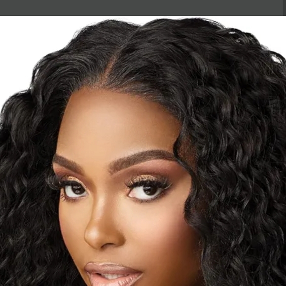 Voluminous Black Curly H.E.R Wig🔥 - Picture 3 of 9
